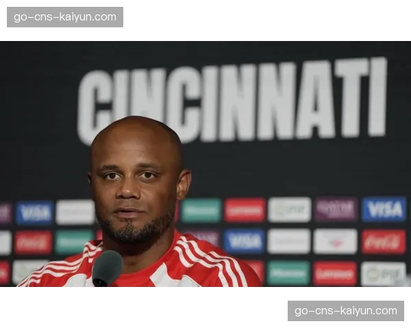 特写：带领伯恩利成功保级后，主教练孔帕尼在更衣室的演讲